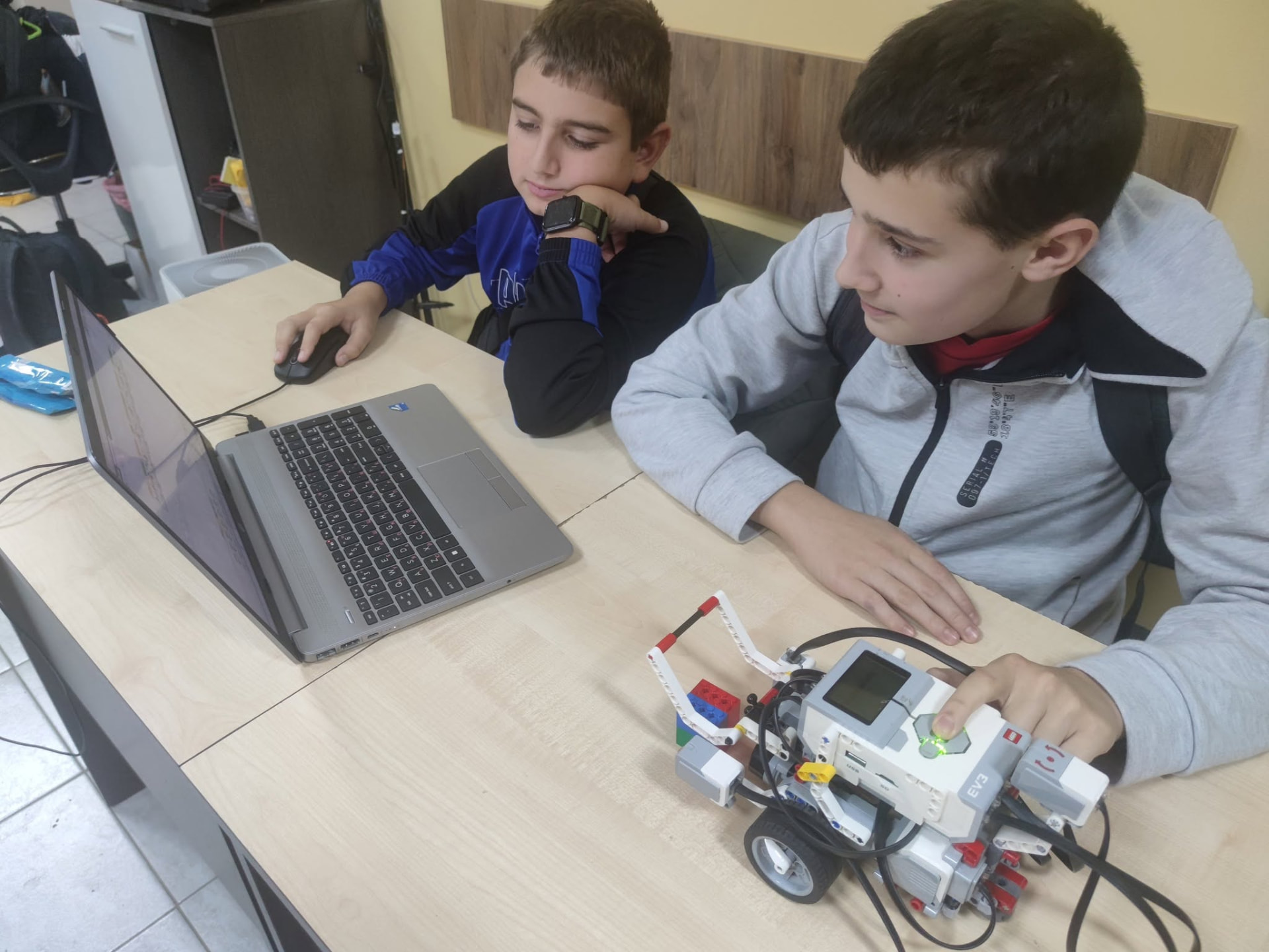 LEGO роботика